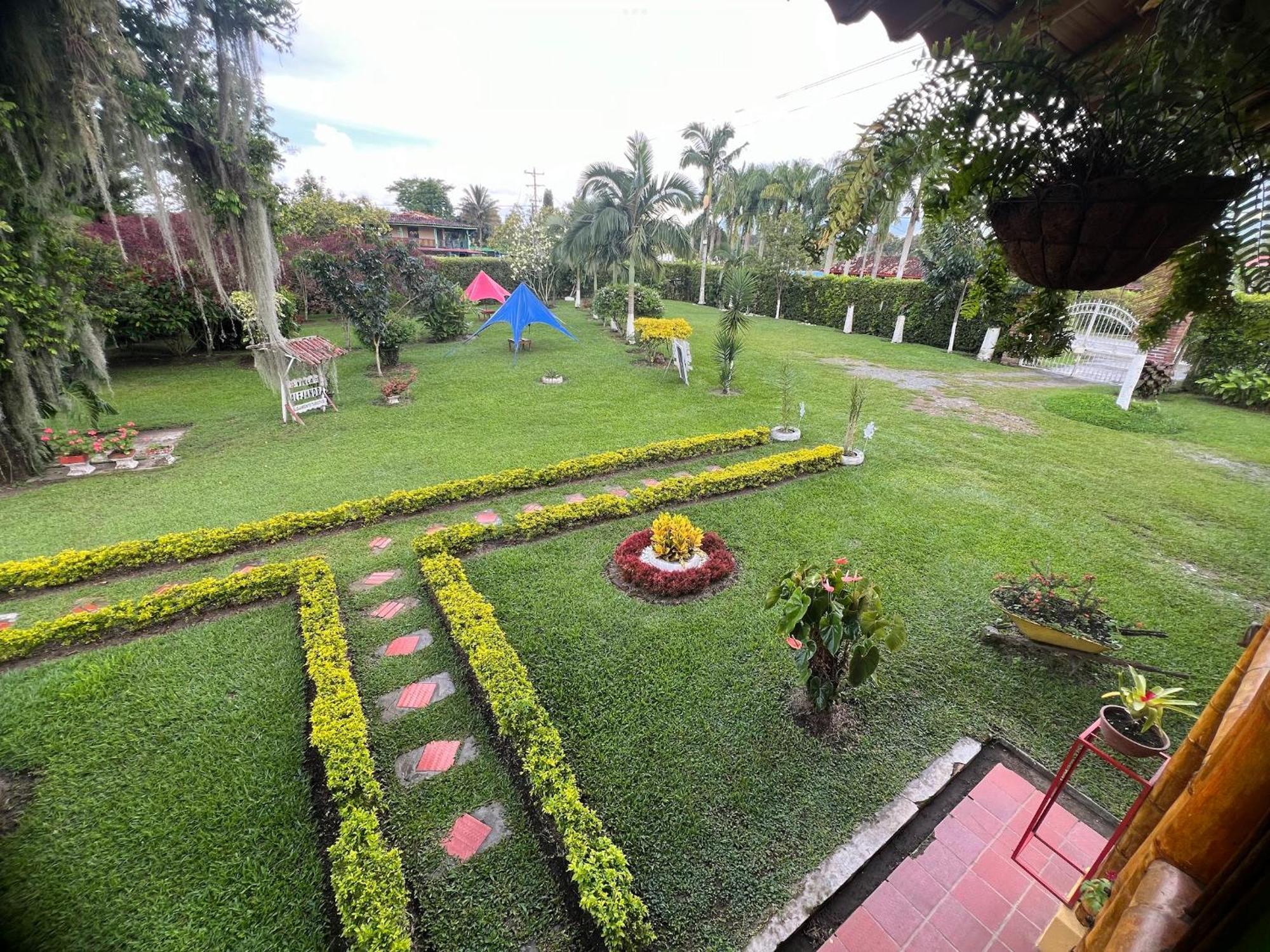 Alejandra Del Quindio Landhaus *