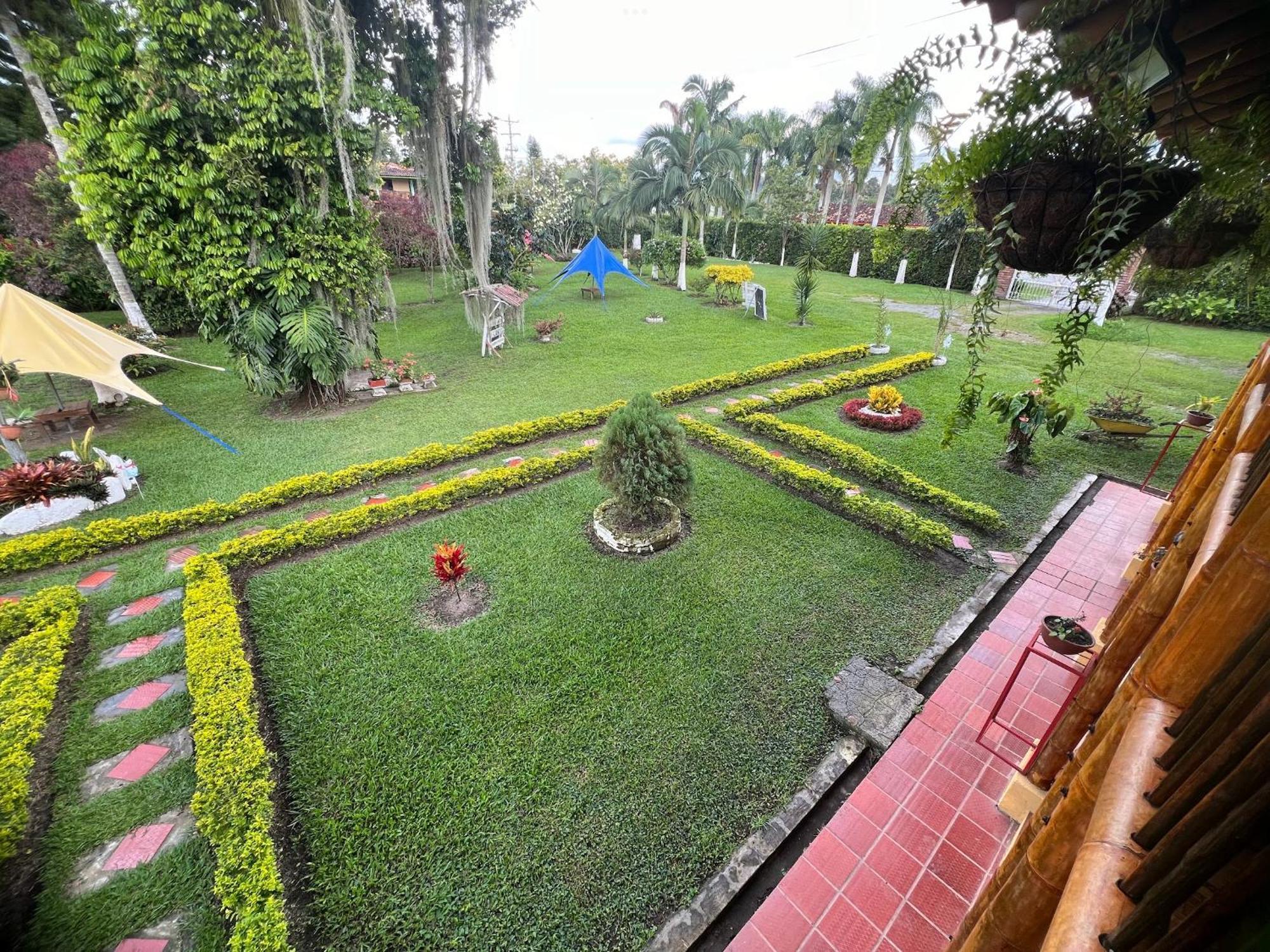Alejandra Del Quindio Landhaus *